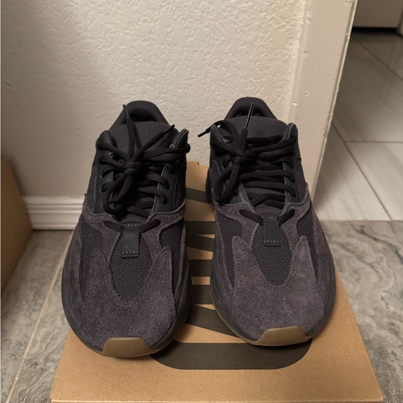 Yeezy 700 Utility Black - Picture 1 of 7